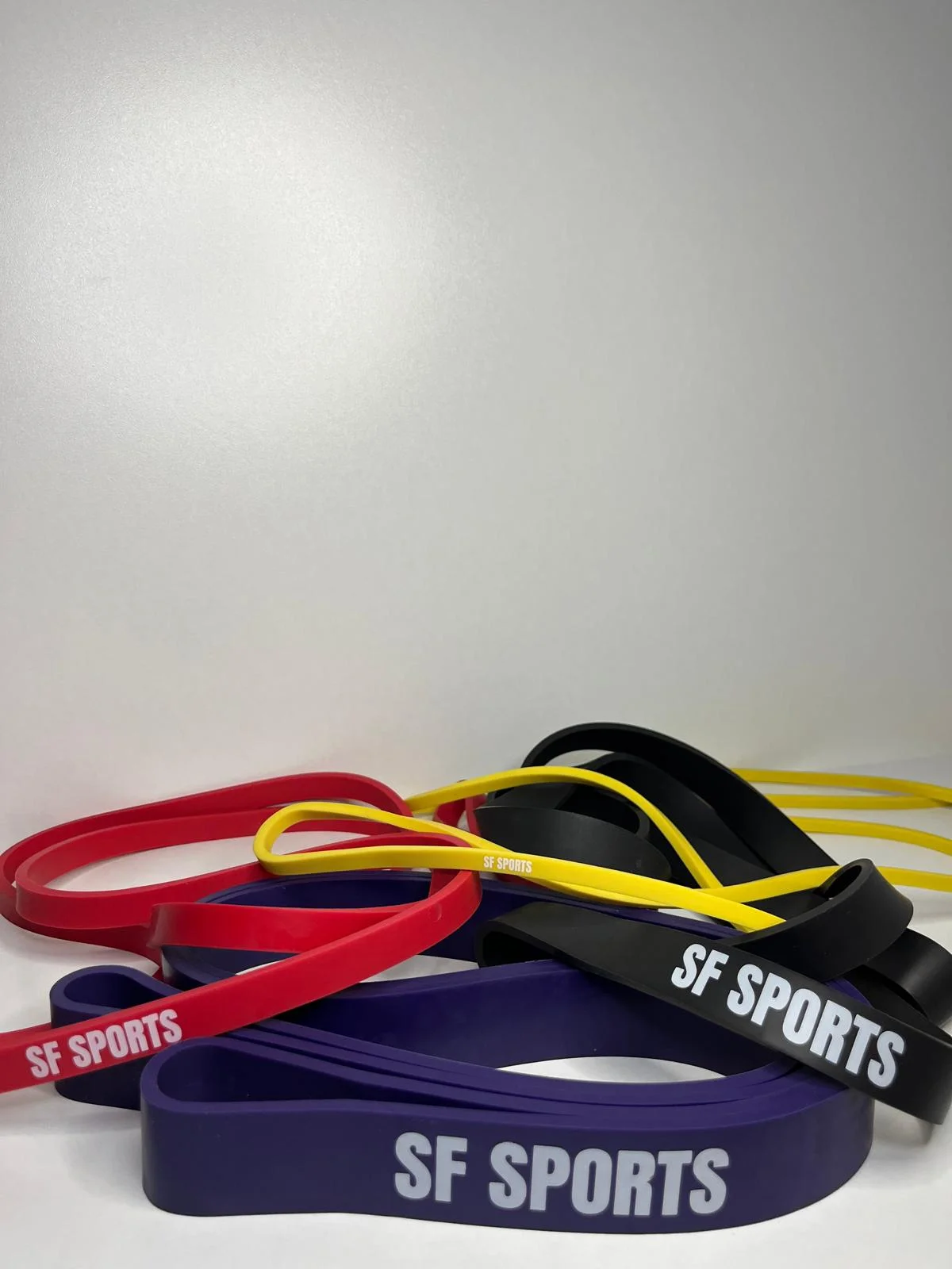 SF Resistance Bands – Set de 4 Benzi Elastice pentru Antrenament (Nivele Diferite)